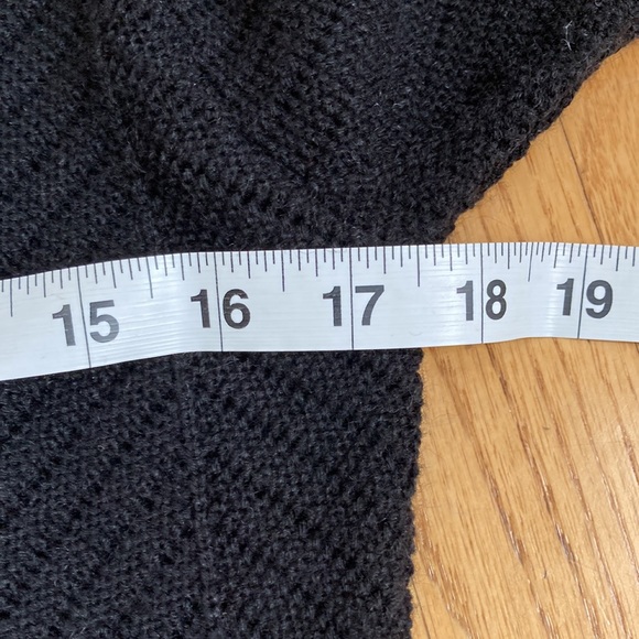 Beautiful Scalloped Edge Cardigan - Picture 12 of 12